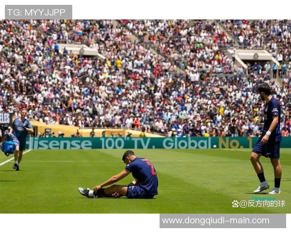 英超激战波尔图逆转巴黎圣日耳曼补时进球引发争议判罚全场沸腾