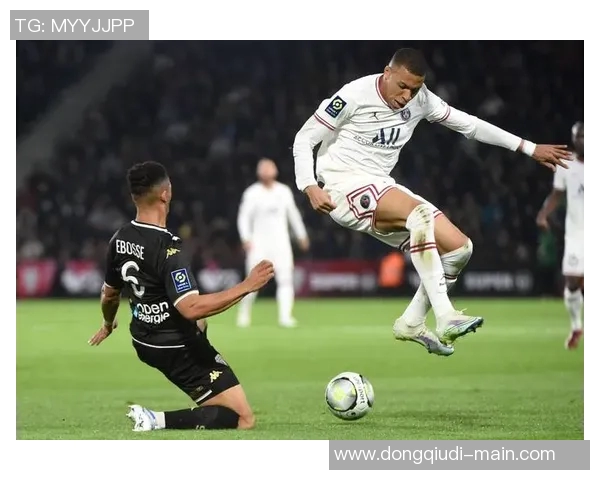 中超精彩对决：里昂凭乌龙球绝杀巴黎圣日耳曼全场沸腾