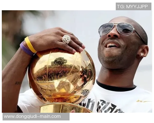 姚明亲自试穿新款篮球鞋展现独特风格与运动魅力引发球迷热议