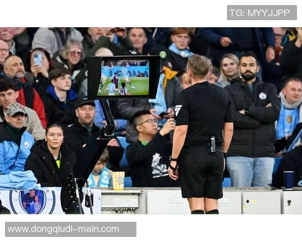 曼联大胜多特蒙德四球狂潮乌龙球引发争议判罚全场沸腾