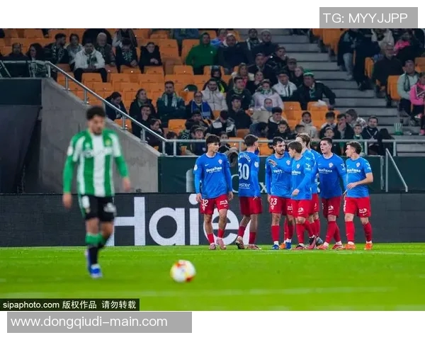 国王杯精彩对决里昂大胜波尔图争议判罚引发热议